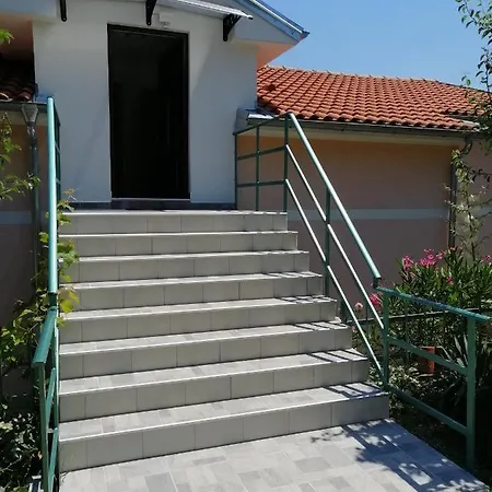Irena Apartman *